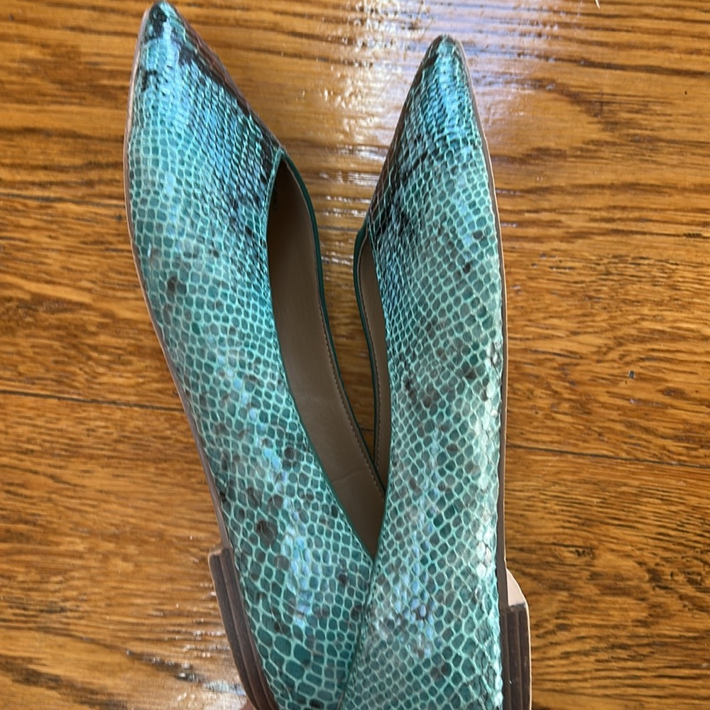 Seven 7 Nelly Flat style turquoise snakeskin ladies pointed toe flats. Size 9. - Picture 6 of 13